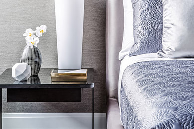 Bedroom - contemporary bedroom idea in New York