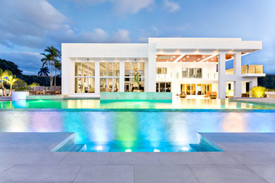 Inspiration for a contemporary exterior home remodel in Miami