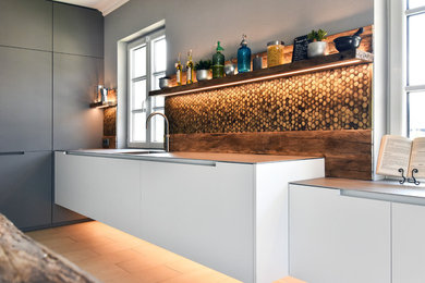 Design ideas for a contemporary kitchen in Cologne.