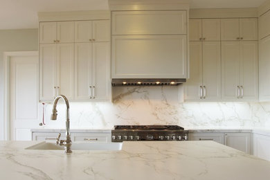 Transitional kitchen photo in Toronto