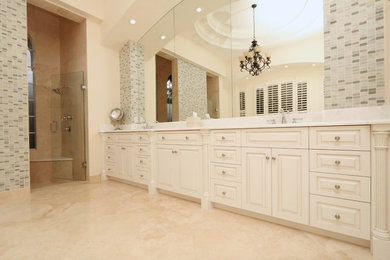 Bathroom - traditional bathroom idea in Miami