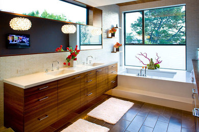 Example of a trendy bathroom design in Los Angeles