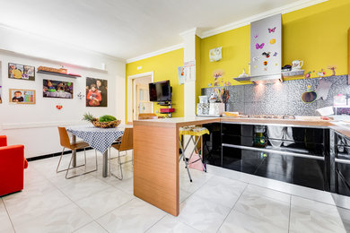 Esempio di una cucina design