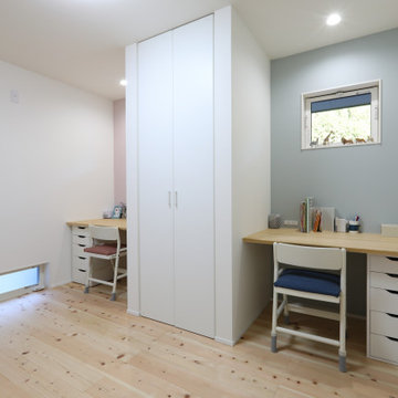 郊外に佇む借景とアウトドア空間のあるシンプル和モダンの家