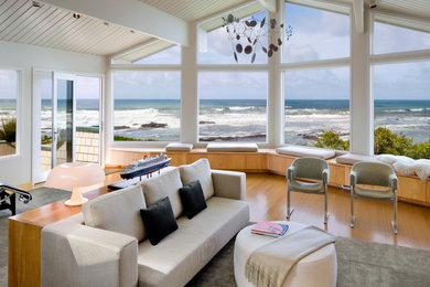 Living room - contemporary living room idea in San Francisco