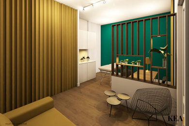 Diseño de sala de estar cerrada contemporánea pequeña sin chimenea con paredes verdes, suelo laminado y suelo marrón