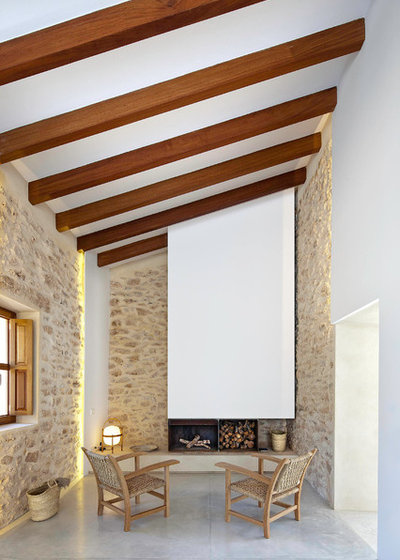 Средиземноморский Семейная комната by Marià Castelló, Arquitecte