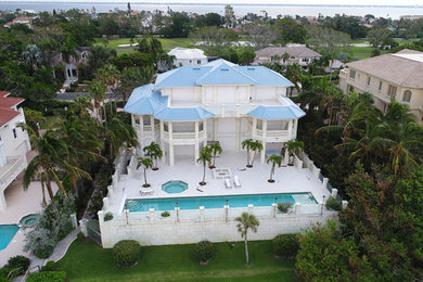Trendy exterior home photo in Tampa