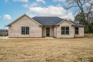 Inspiration for an exterior home remodel in Austin