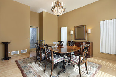 Dining room - dining room idea in Los Angeles