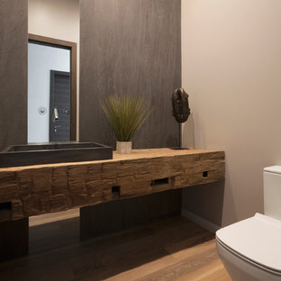 Bäder mit Steinplatten und beiger Wandfarbe Ideen, Design & Bilder