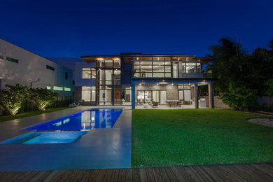 Pool - modern pool idea in Miami
