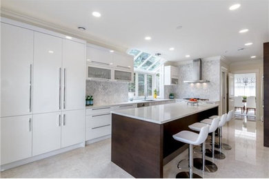 Mid-sized minimalist l-shaped eat-in kitchen photo in Vancouver with flat-panel cabinets, white cabinets, quartzite countertops, gray backsplash, mosaic tile backsplash, an island, an undermount sink and stainless steel appliances