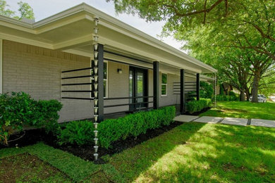 Trendy exterior home photo in Dallas