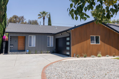 Example of a board and batten exterior home design in Los Angeles