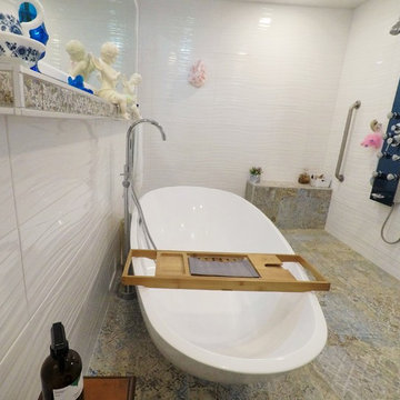 BARRIER-FREE MASTER BATHROOM