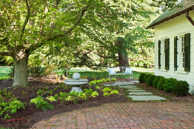Elegant exterior home photo in Richmond