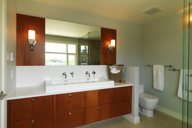 Example of a minimalist bathroom design in Ottawa