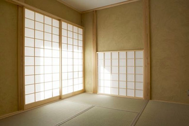 他の地域にある和風のおしゃれなファミリールームの写真