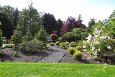 Photo of a traditional landscaping in Seattle.