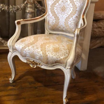 Shabby-chic Italian bedroom furniture style