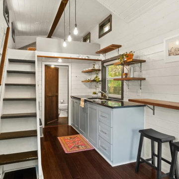 Compact Kitchen + Loft Entr