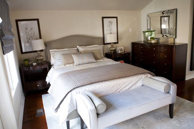 Bedroom - contemporary bedroom idea in Toronto