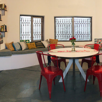 Cafe-style Dining Area and Library