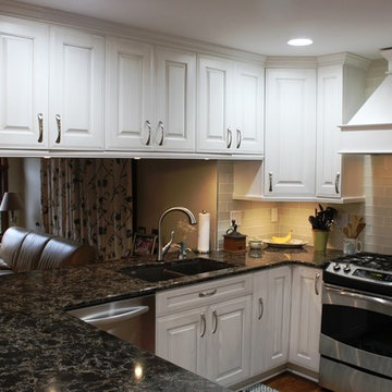 Ultracraft Maple Royalton in Arctic White w/ Nickel Linen Glaze