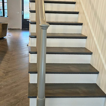 Project #112 | Traditional Staircase with Continuous Rail System