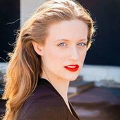 Emily Nixon's photo
