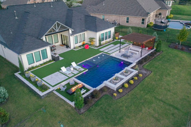 Inspiration for a large modern exterior home remodel in Dallas