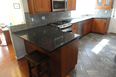 Example of a transitional kitchen design in Los Angeles