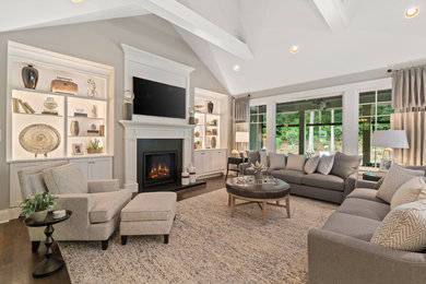This is an example of a transitional living room in Cincinnati.