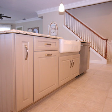 Casual coastal kitchen