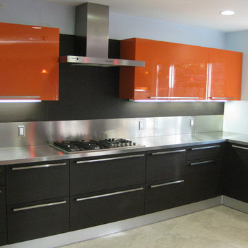 STAINLESS STEEL KITCHEN COUNTER TOP IN CONTEMPORARY DESIGN