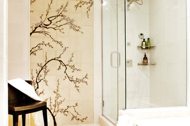 Example of a master bathroom design in New York