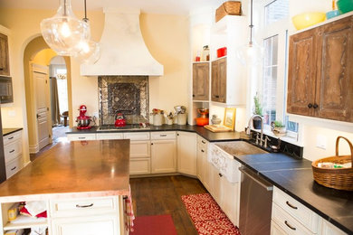 Kitchen - southwestern kitchen idea in Toronto