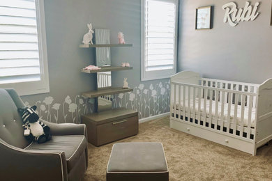 フェニックスにあるコンテンポラリースタイルのおしゃれな赤ちゃん部屋の写真