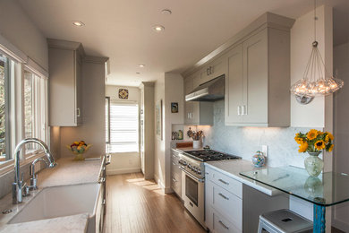 Minimalist kitchen photo in San Francisco