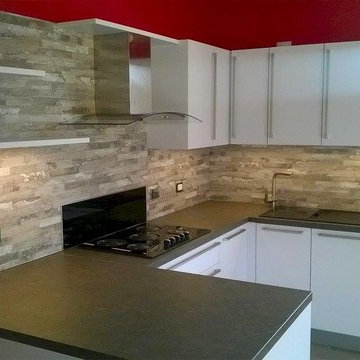 Cucina angolare con living