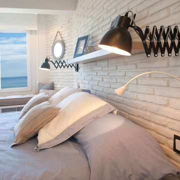 Diseño interior de vivienda con vistas al mar