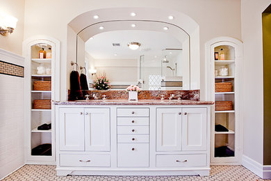 Inspiration for a timeless bathroom remodel in Los Angeles