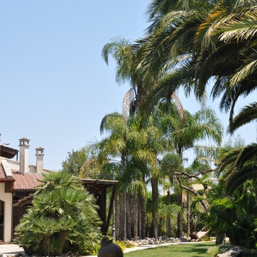 giardino con piscina