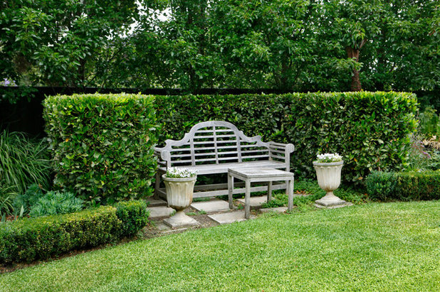 Traditional Garden by Ian Barker Gardens