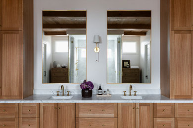 Inspiration for a transitional bathroom remodel in Los Angeles