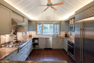 Kitchen - contemporary kitchen idea in New York with stainless steel appliances