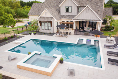 Trendy pool photo in Dallas