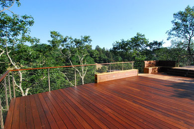Example of a trendy deck design in San Francisco