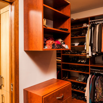 Spacious closet to organize your clothes